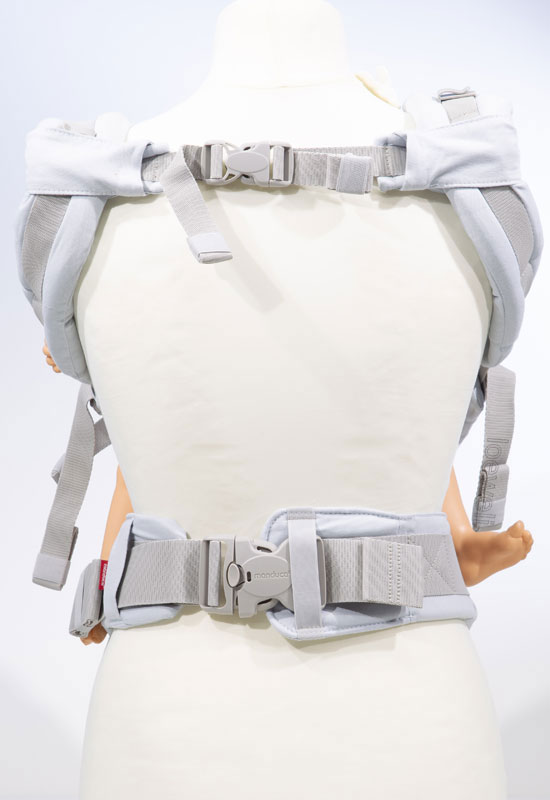 Manduca XT Monochrome Arctic buckle